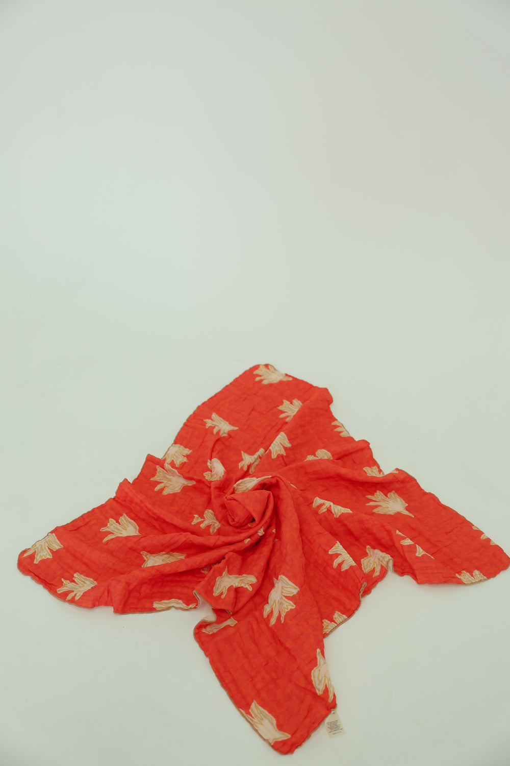Le petit oiseau muslin swaddle