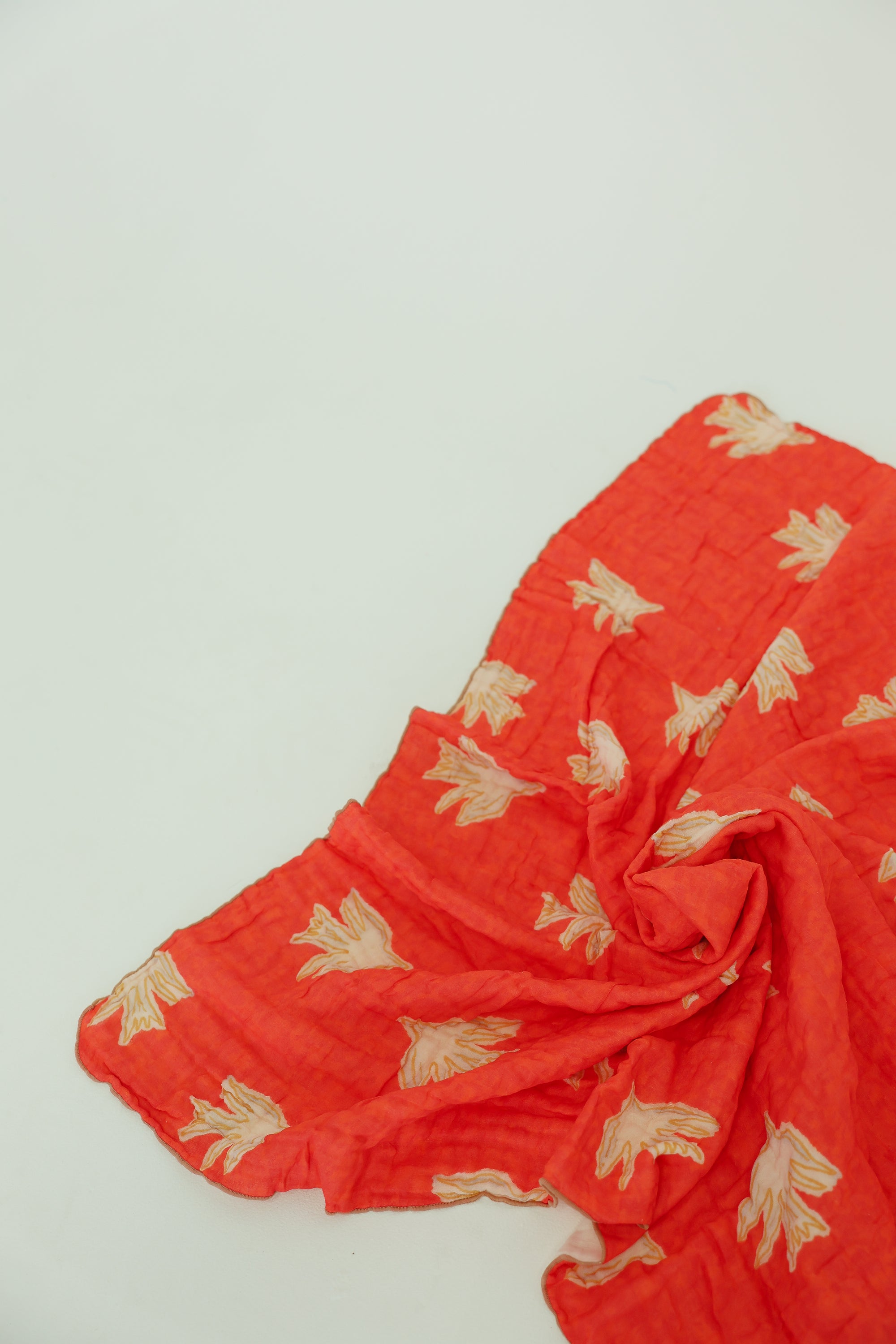 Le petit oiseau muslin swaddle