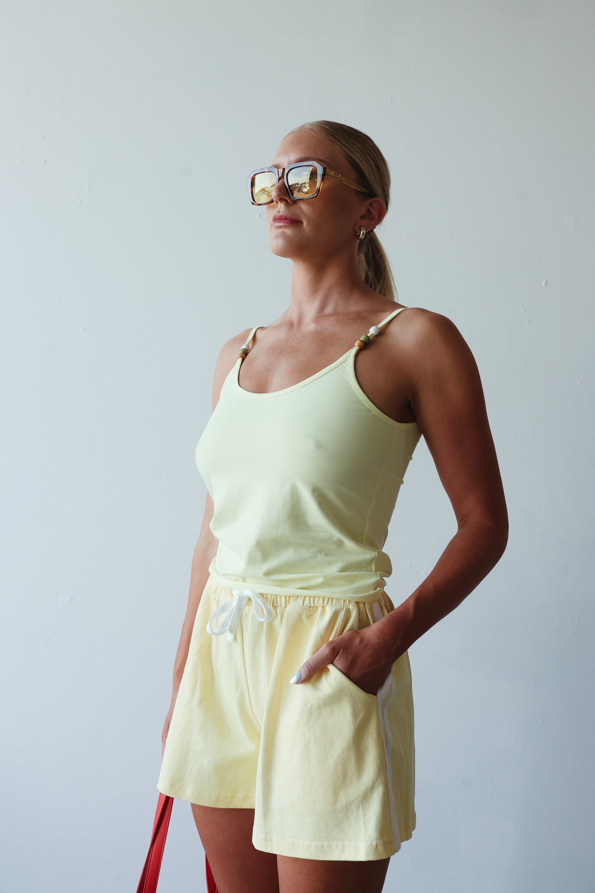 Bead tank - pale yellow