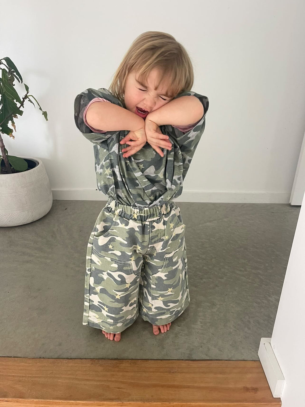 Kids tee - camo star