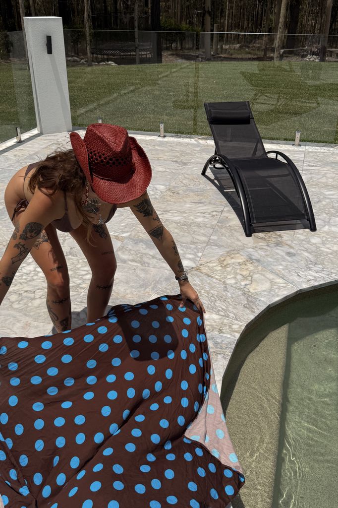 The sarong - polka dot