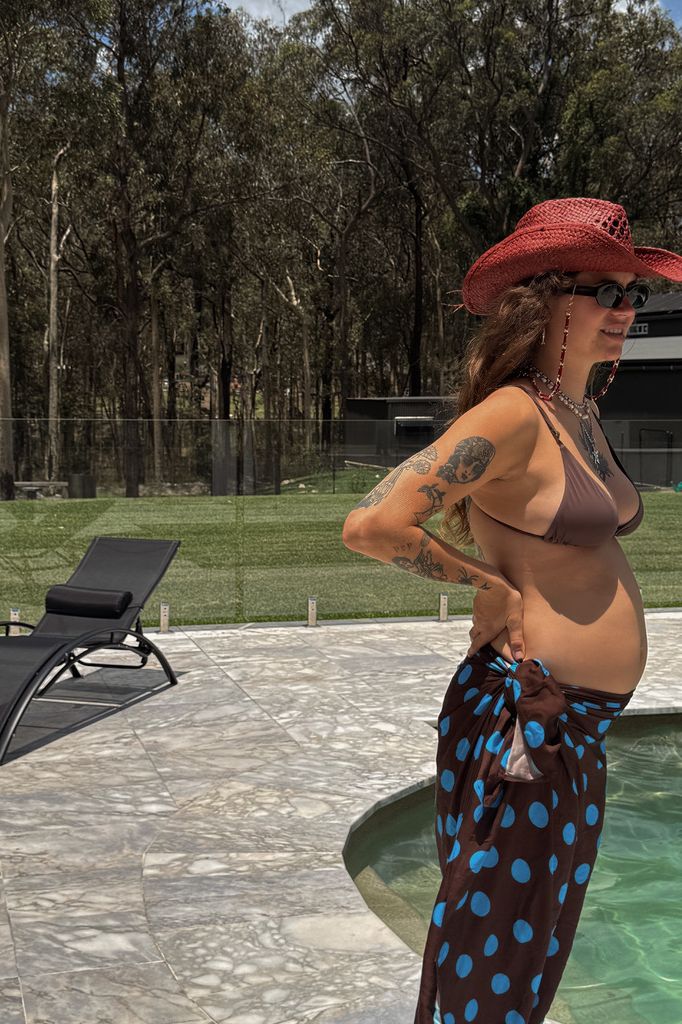 The sarong - polka dot