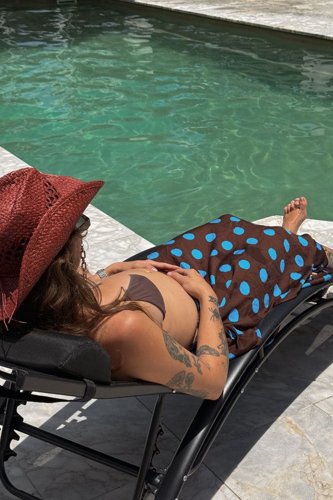 The sarong - polka dot