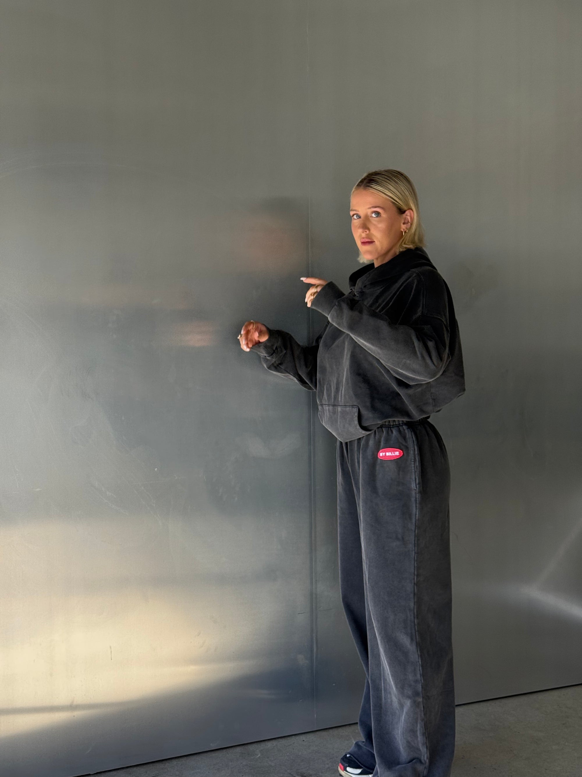 Essential trackpant - charcoal