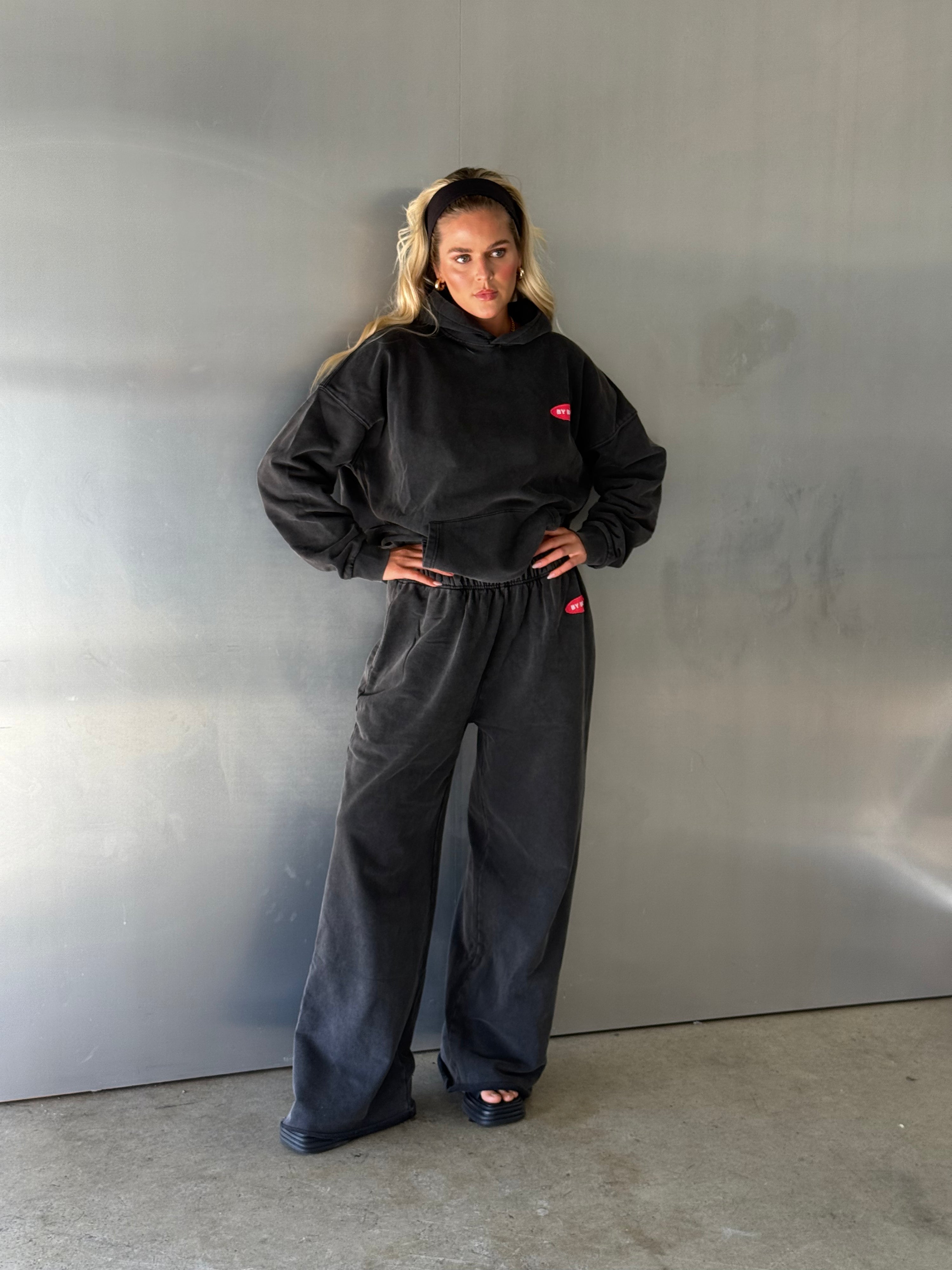 Essential trackpant - charcoal