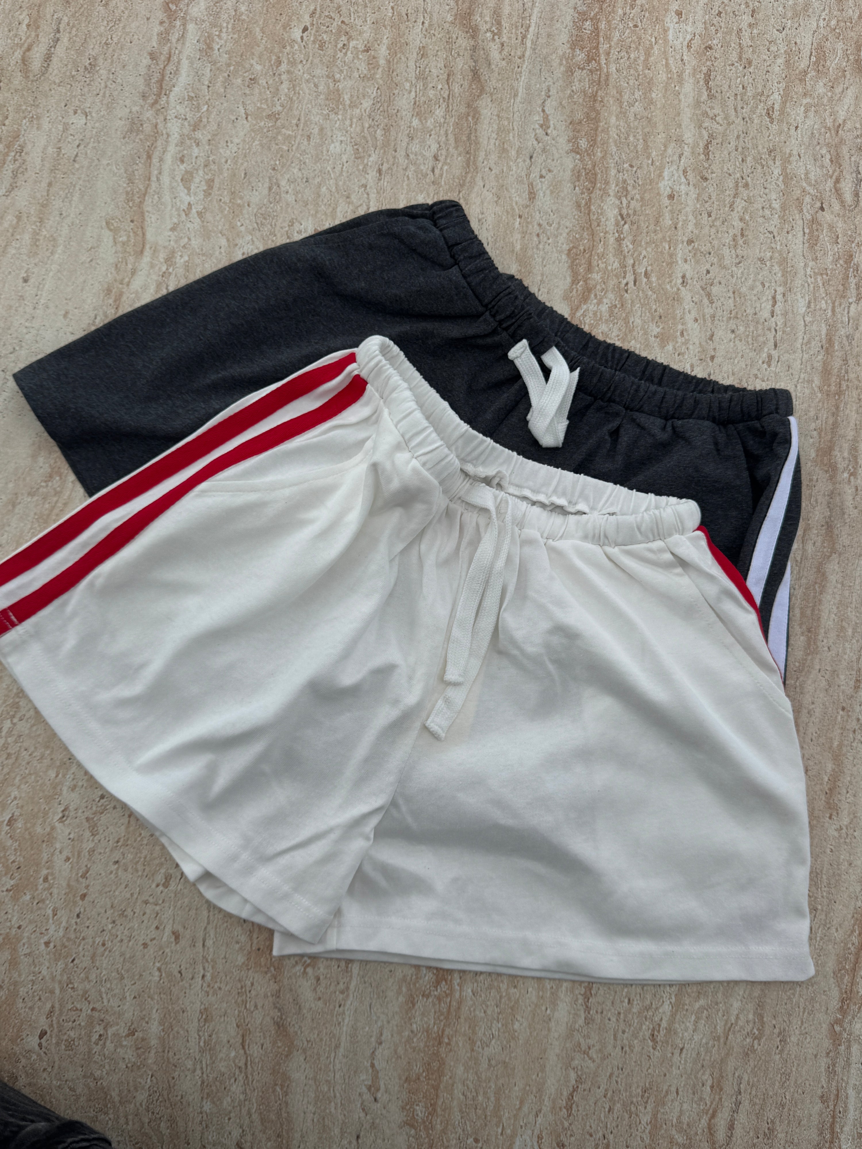 Everyday shorts - white/chilli