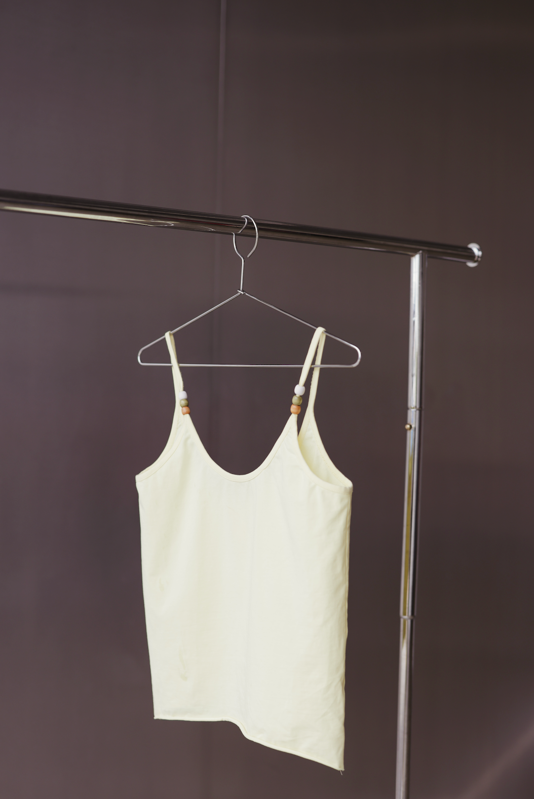 Bead tank - pale yellow