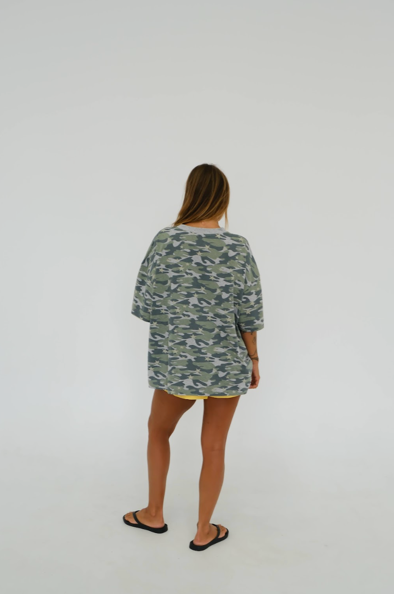 *pre-order* Oversized tee - camo star